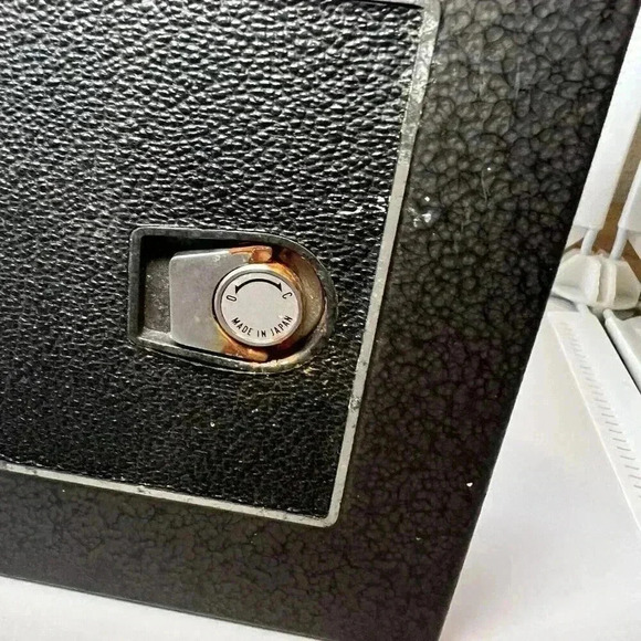 Vintage Yashica Camera No. 3515043 8- ES Untested - Picture 5 of 9